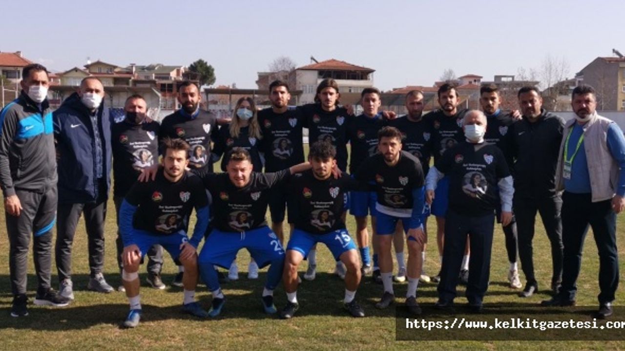 Seni Unutmayacağız tişörtü ile sahaya çıktılar