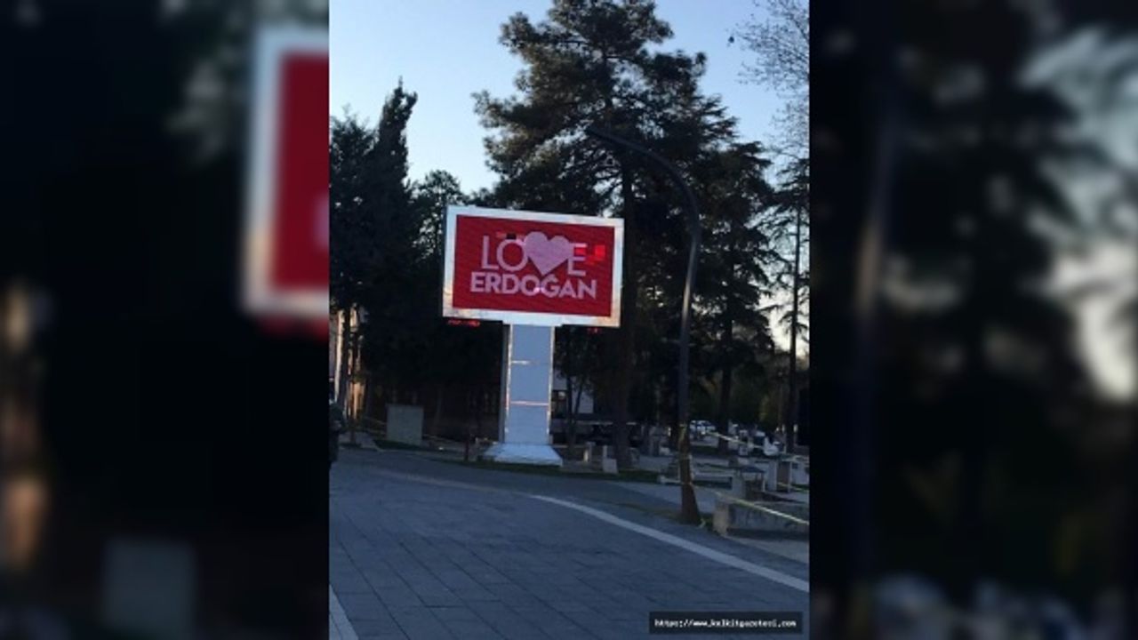 Erbaa'da "Love Erdoğan" görseli LED ekranlara yansıtıldı