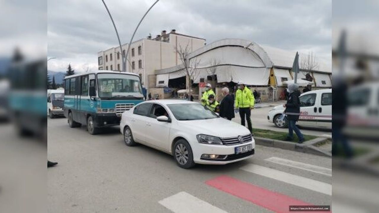 Erbaa’da, yaya geçitlerinde 'kırmızı çizgi' etkinliği