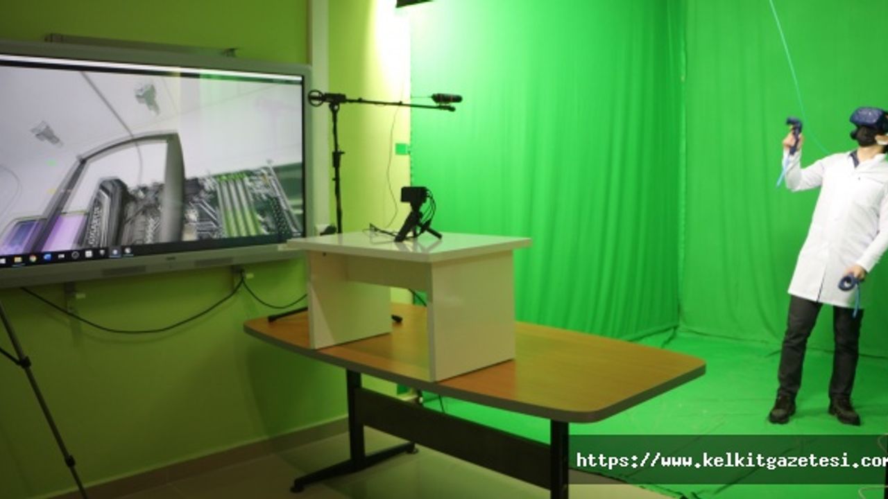 Öğrencilere sanal gerçeklik ortamında ders veriyorlar