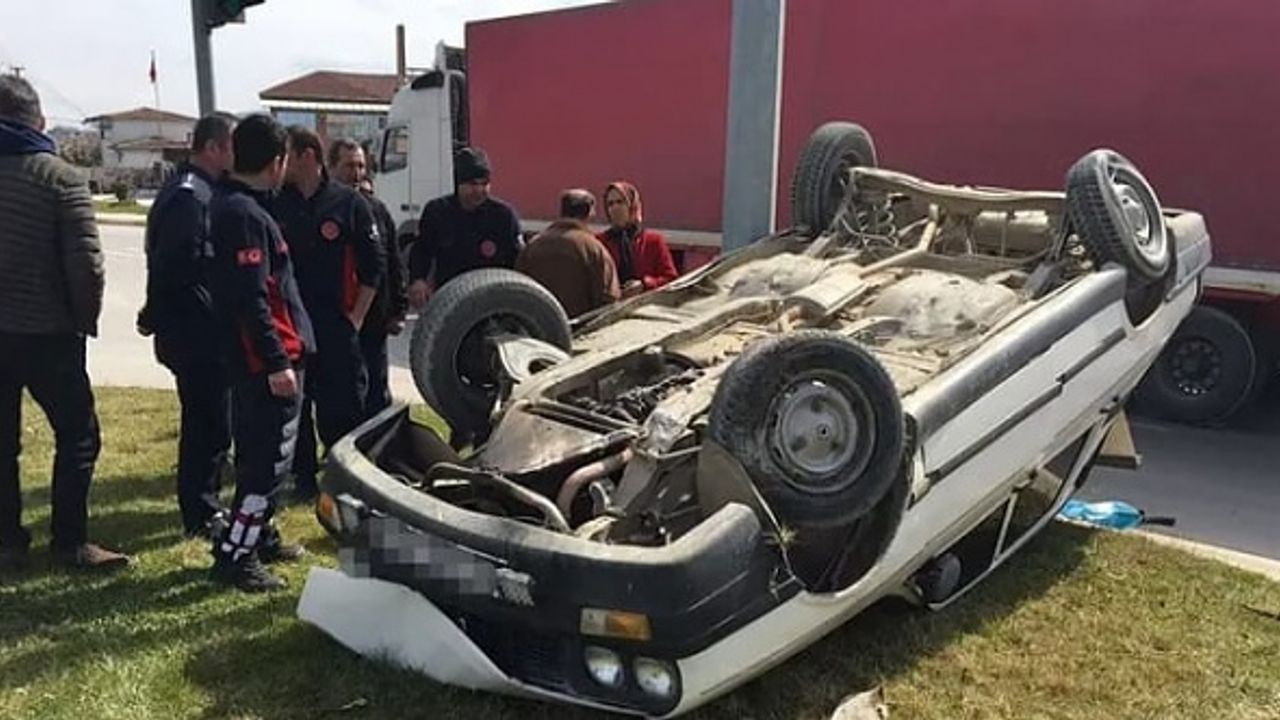 Erbaa’da Maddi Hasarlı Araba Kazası