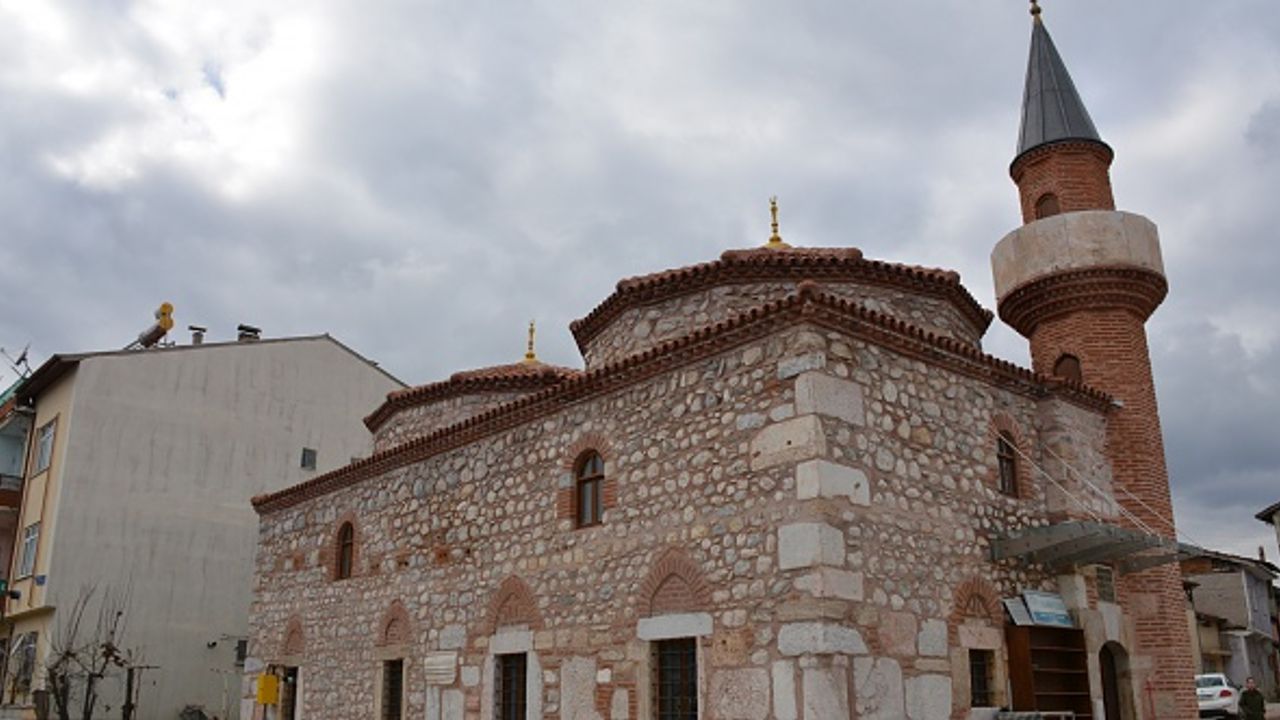 Duvarından Roma Dönemine Ait Taşlar Çıkan 548 Yıllık Cami İbadete Açıldı
