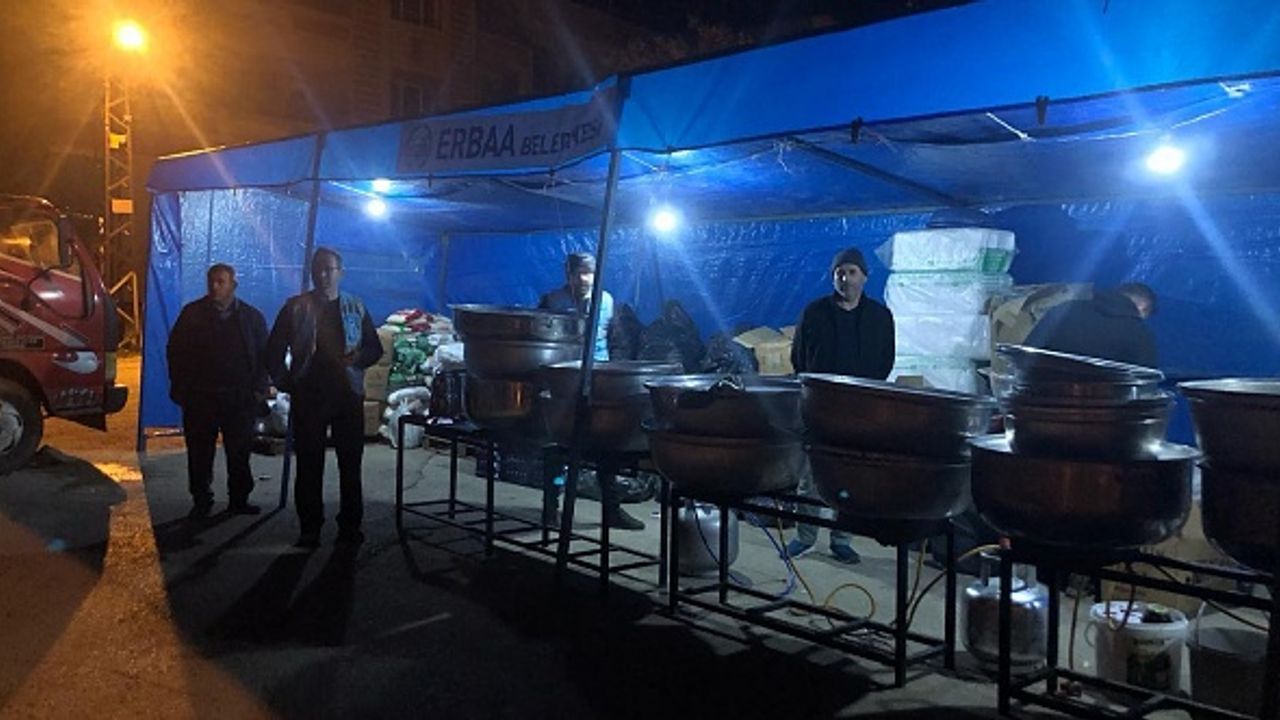 Erbaa Belediyesi Deprem Bölgesinde İftar ve Sahur Yemeği Veriyor