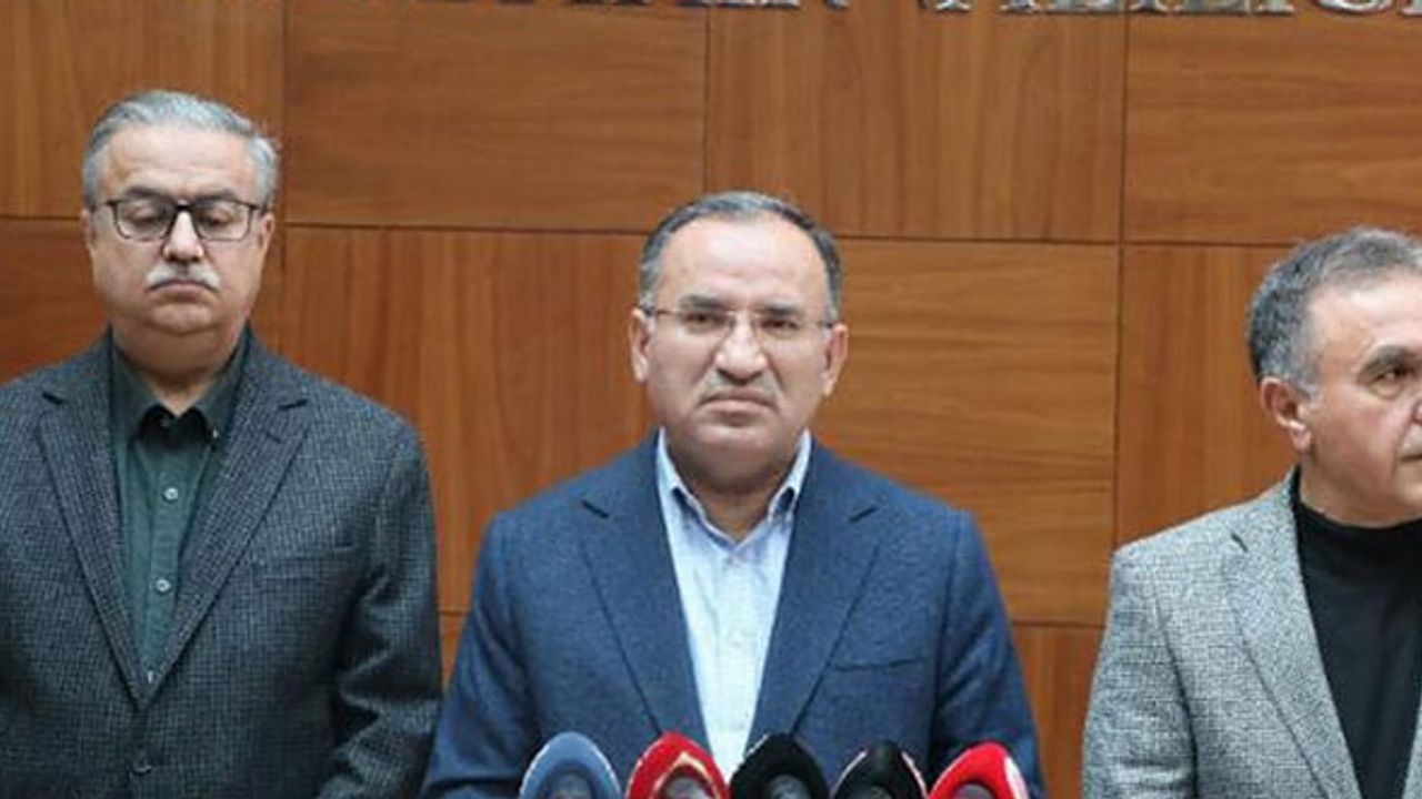 Bakan Bozdağ’da Seccade Tepkisi: Kılıçdaroğlu’na Ve Yanındakilere Yakışmamıştır