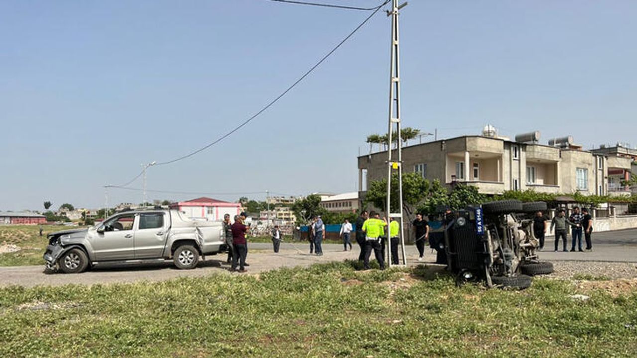 Siirt'te Zırhlı Polis Aracı İle Kamyonet Çarpıştı; 5'i Polis, 6 Yaralı