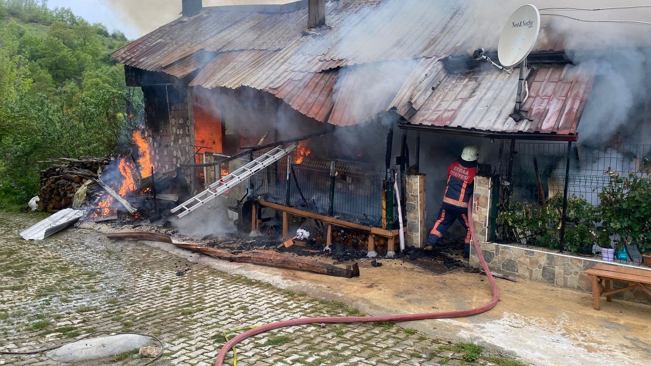 Erbaa’da Tek Katlı Evde Çıkan Yangın, 2 Saatte Söndürüldü