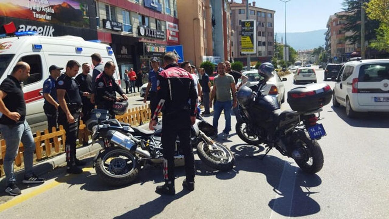 Yunus Timinin Motosikleti Otomobile Çarptı; 2 Polis Yaralı