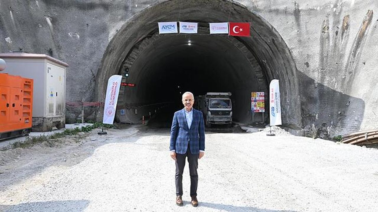 Bakan Uraloğlu: Ankara-İzmir Yüksek Hızlı Tren Hattı, 2027'de Hizmete Girecek