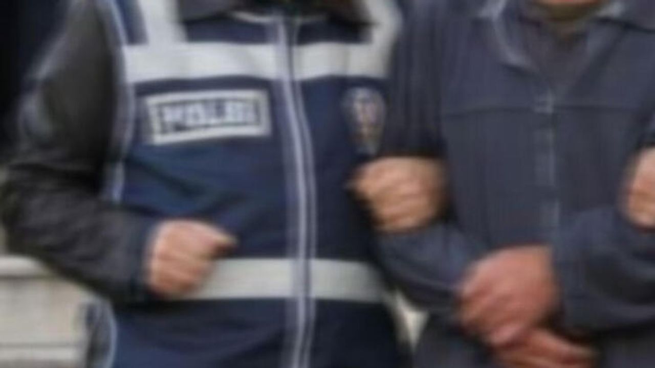 İzmir'de 8 FETÖ Şüphelisi Yakalandı
