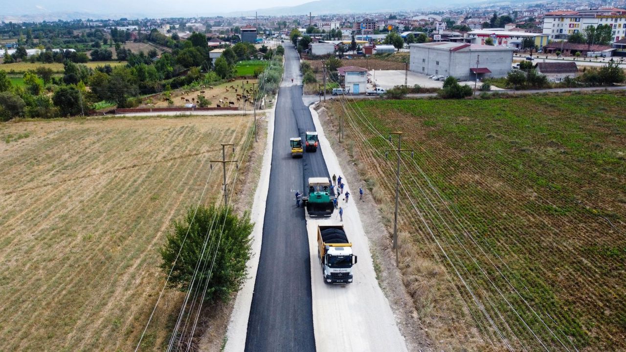 Erbaa Belediyesi Avrasya Caddesinde Sıcak Asfalt Çalışması Başlattı