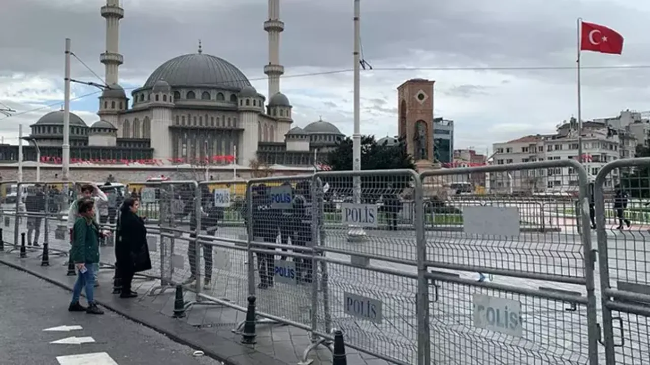 Taksim Meydanı Kapatıldı