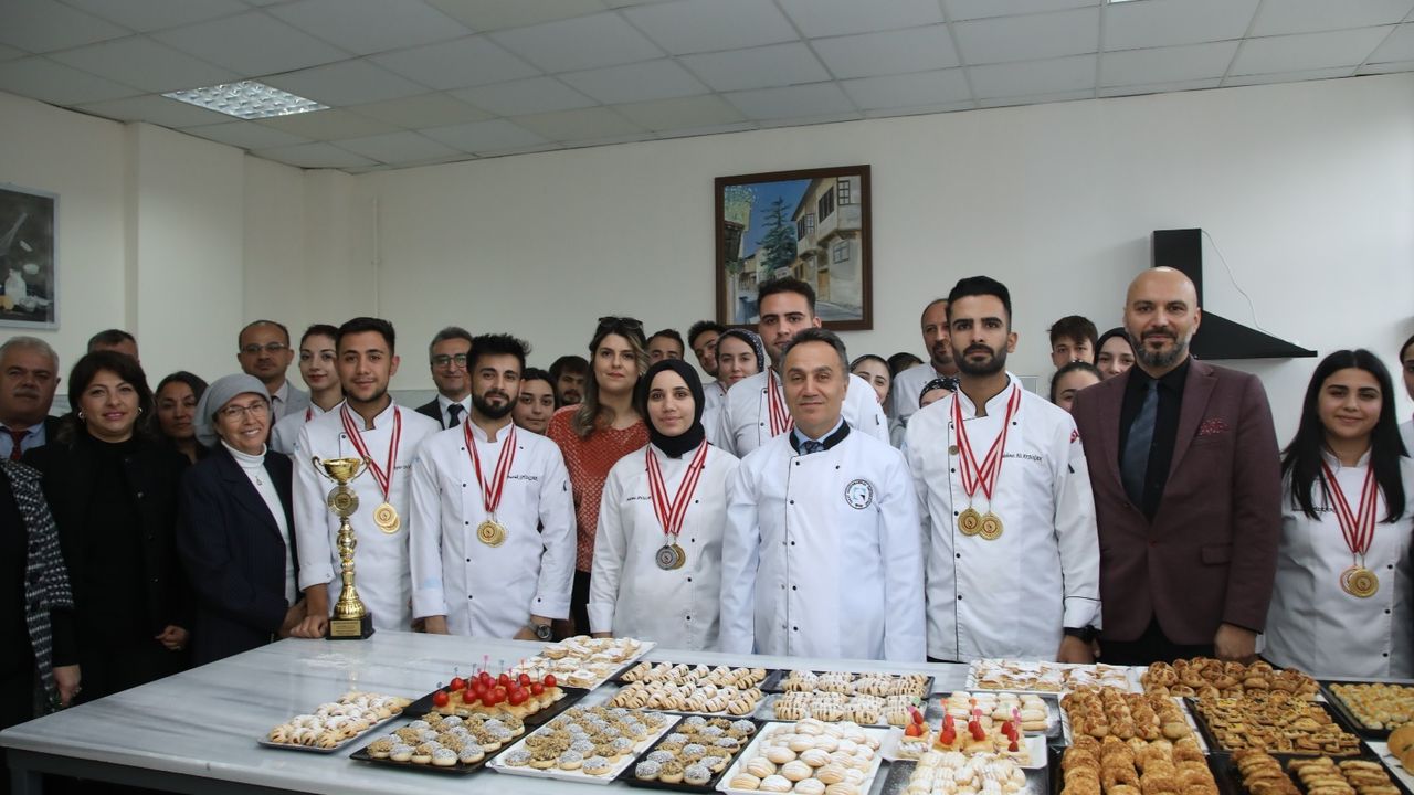 Togü Rektörü Gastro Antalya 2023'te Ödül Alan Öğrenciler İle Bir Araya Geldi