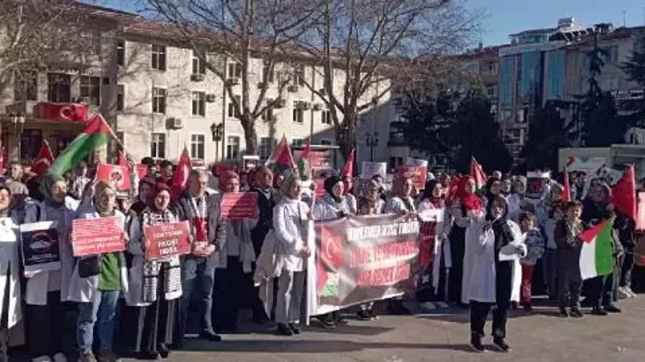 Tokat’ta Hekimler Ve Sağlık Çalışanları Gazze İçin 'Sessiz Yürüyüş' Gerçekleştirdi