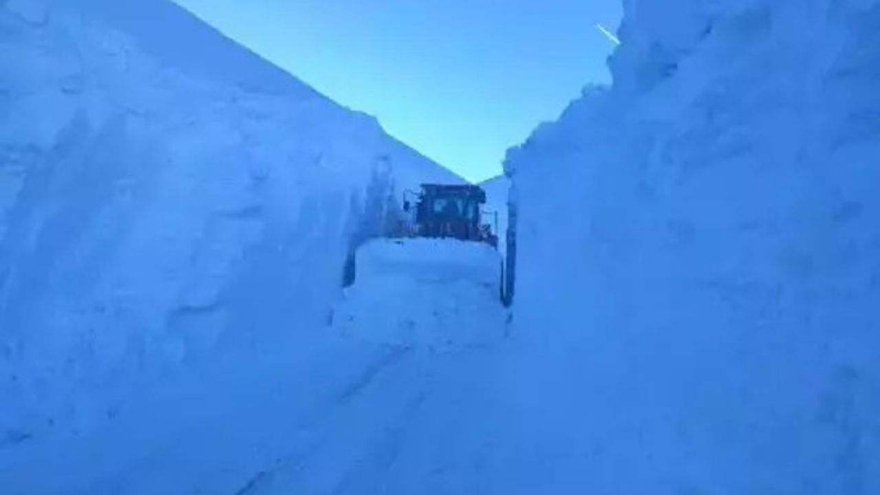 Hakkari'de Kar Kalınlığı 5 Metreyi Buldu