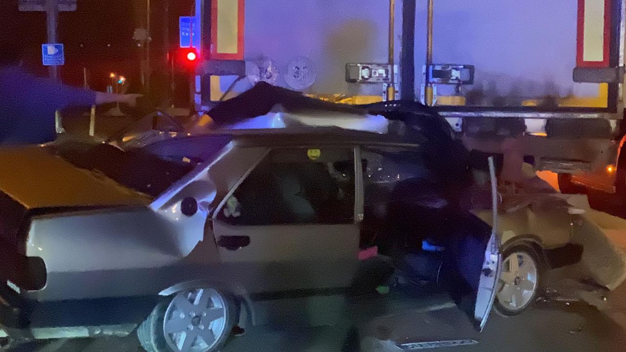 Erbaa’da TIR’a Arkadan Çarpan Otomobil Sürücüsü Yaralandı