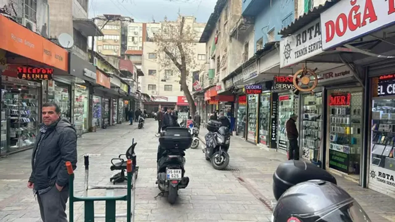 İzmir'de 4.2; Malatya'da 4 Büyüklüğünde Depremler