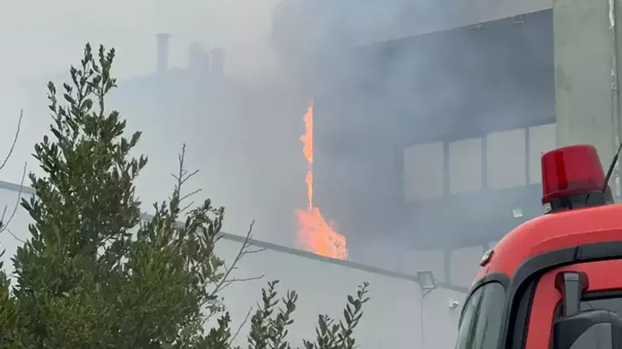 Ataşehir'de İş Yeri Yangını