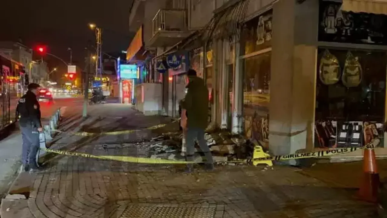 Ataşehir'de Binanın Balkonu Çöktü