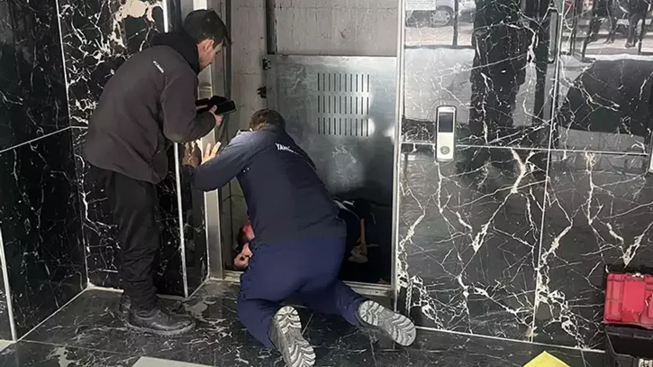 Tamir Ettiği Asansörün Üzerine Düşmesiyle Ağır Yaralandı