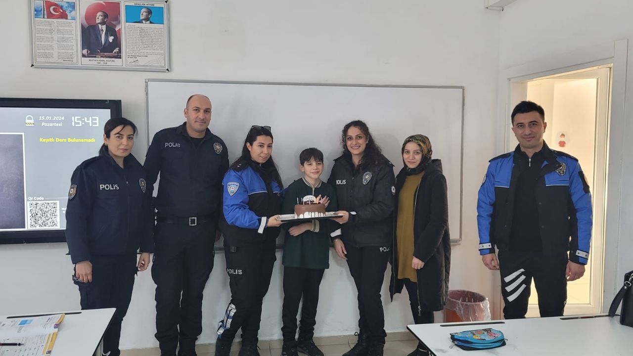 Tokat’ta Şehit Polisin Oğluna Sürpriz Doğum Günü Kutlaması