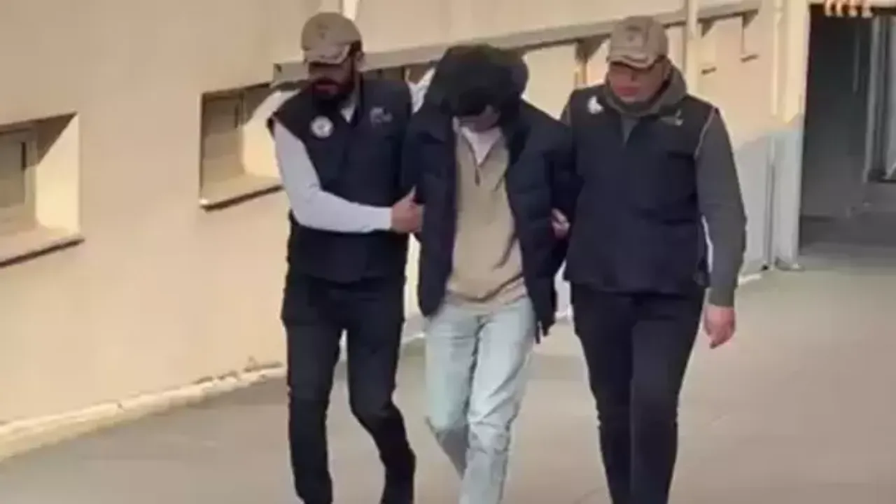 Adana'da FETÖ'den Aranan 1'i Avukat, 3 Kişi Yakalandı