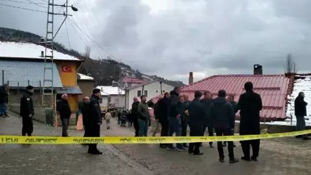 Günebakan Köyünde Heyelan Yüzünden Evler Boşaltıldı