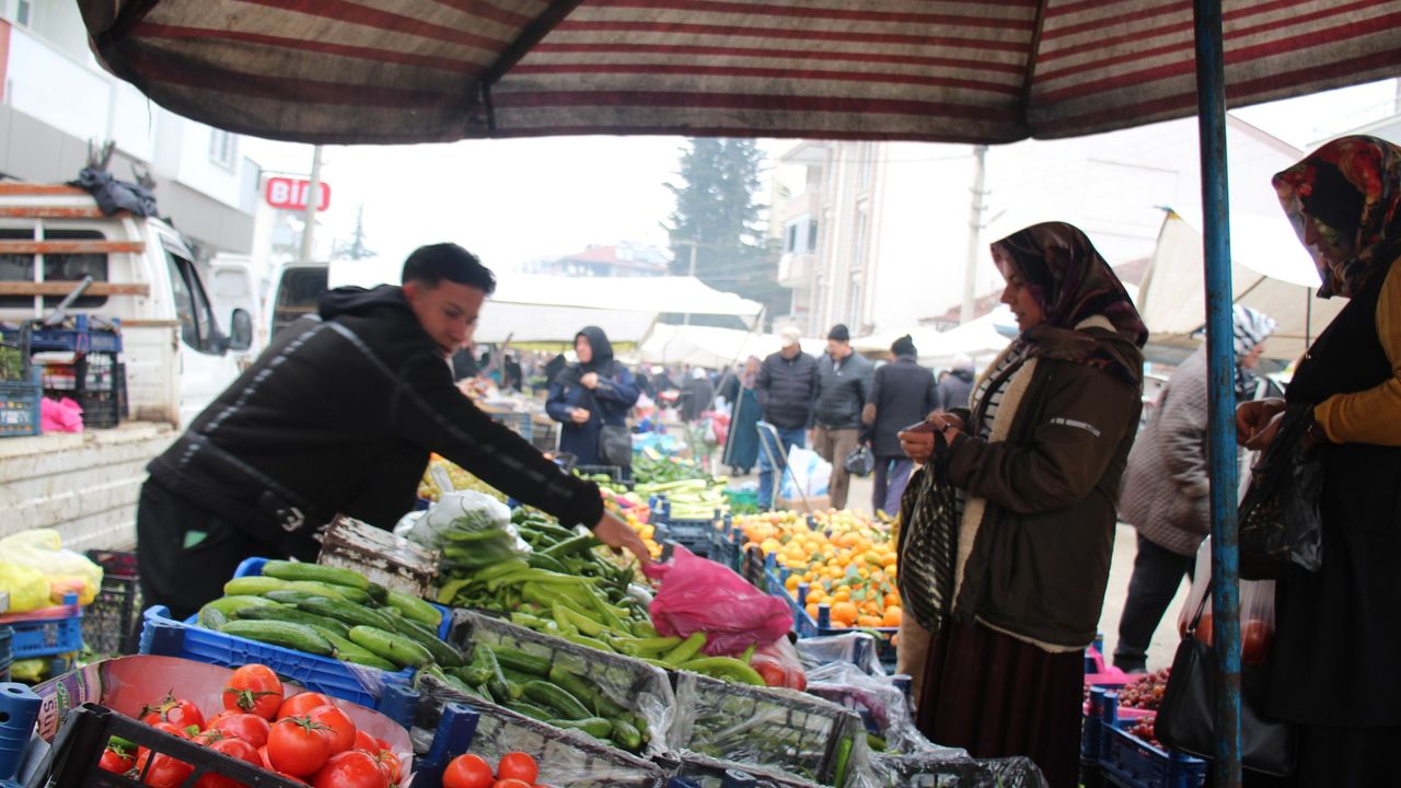 Erbaa’da  Pazarcı Esnafı Yılbaşı Öncesi Hareketlilik Beklemiyor