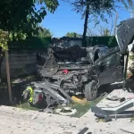 Hafif Ticari Aracın Evin Bahçesine Uçtuğu Kaza Kamerada