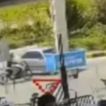 Motosikletin Otomobile Çarptığı Kaza Kamerada; 2 Yaralı