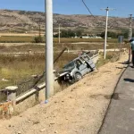Hafif Ticari Araç Beton Duvara Çarptı; 1’i Ağır, 3 Yaralı