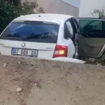 Otomobil Bahçeye Düştü: 2 Yaralı