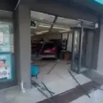 Otomobil Markete Girdi