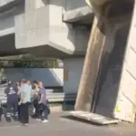 Kamyonun Açılan Damperi, Köprüye Takıldı
