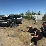 İki Otomobil, Kafa Kafaya Çarpıştı; 5 Yaralı