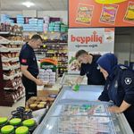 Niksar’da Zabıta Ekiplerinden Marketlere Sıkı Denetim