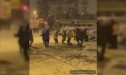Tokat'ta kar yağışına oyun havasıyla kutlama
