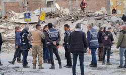 Malatya'da Ağır Hasarlı 6 Katlı Bina Çöktü