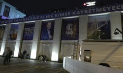 AK Parti İstanbul İl Başkanlığı Önünde Partililerin Bekleyişi