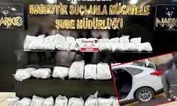 Kapanla Lastikleri Patlatılarak Durdurulan Otomobilde 44 Kilo Uyuşturucu Ele Geçti