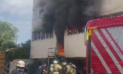 Arnavutköy'de Lastik Deposunda Yangın