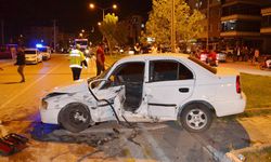 İki Otomobilin Çarpıştığı Kazadan Sonra Sürücülerden Biri Kaçtı: 1 Yaralı