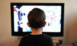 “Çocuğunuz Yüksek Sesle Televizyon İzliyorsa İşitme Kaybı Olabilir”