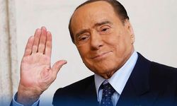 Eski İtalya Başbakanı Silvio Berlusconi Hayatını Kaybetti