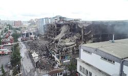 Başakşehir'deki 4 Gündür Yanan Binada İtfaiye Ekipleri Arama Yaptı