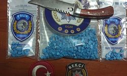 Kaçan Torbacının Motosikletinde 500 Ecstasy Hap Bulundu