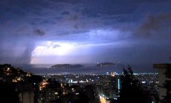 İstanbul’da Gece Saatlerinde Şimşek ve Gök Gürültüsü Etkili Oldu