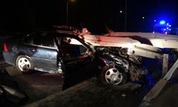 Otomobil Bariyere Saplandı: 1 Ölü, 1 Ağır Yaralı