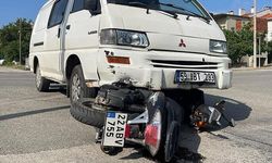 Kamyonetin Çarptığı Motosikletin Kasksız Sürücüsü Ağır Yaralandı