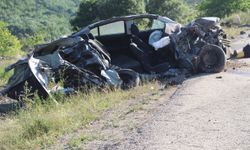Almus’ta Otomobil Kamyonla Çarpıştı; Anne ve 2 Çocuğu Öldü, 2 Yaralı
