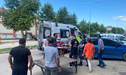 Erbaa'da Yolun Karşısına Geçmeye Çalışan Çocuğa Otomobil Çarptı